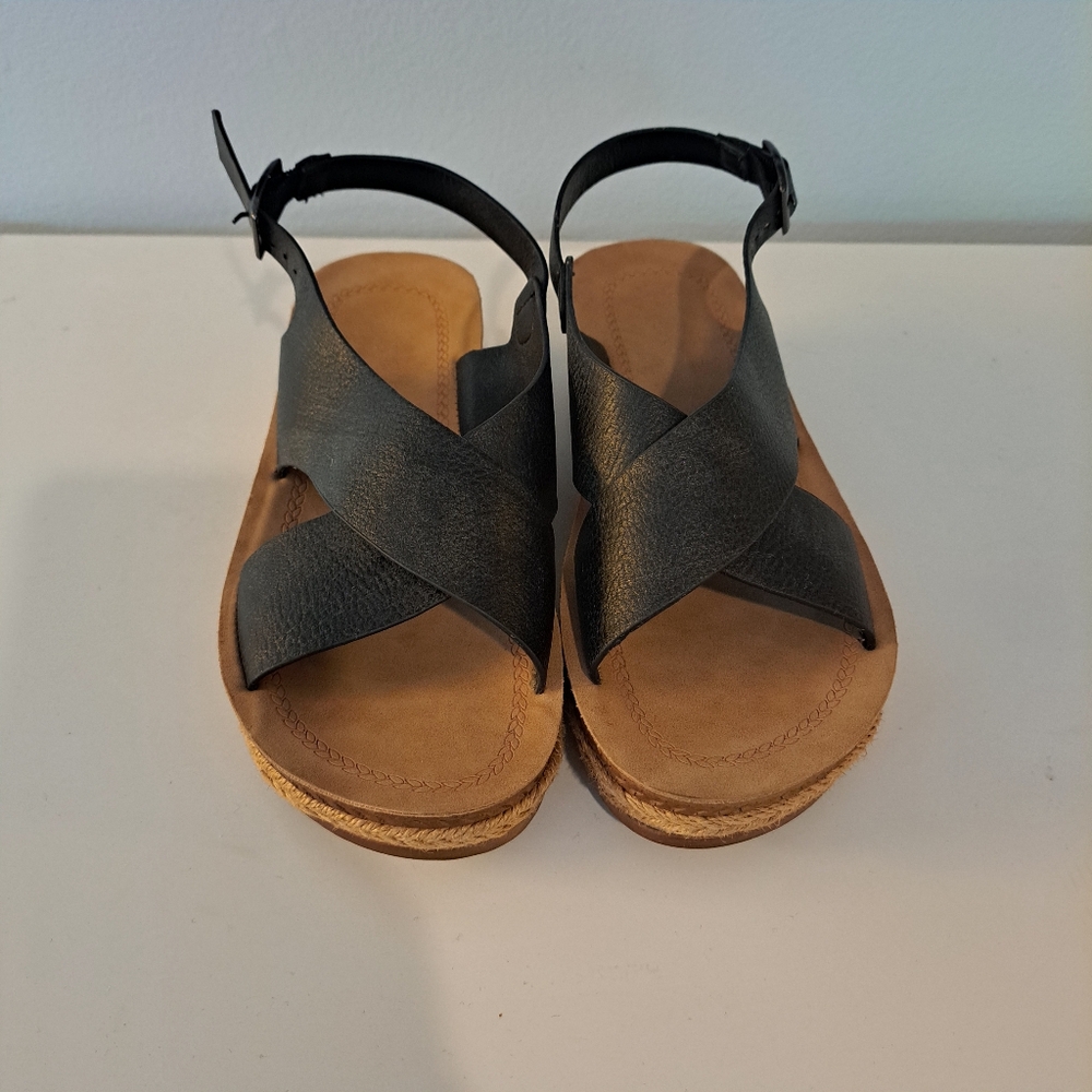 Forever Comfort women black sandals size 5